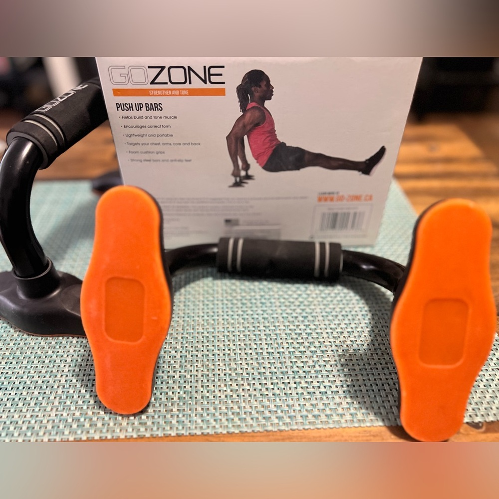 GOZONE Push Up Bars - EUC - Tried Once - Too hard for me to do 😩 - Picture 7 of 15
